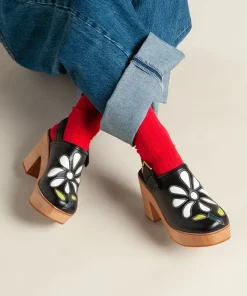 Hot Bonnie In Black Floral Women Clogs