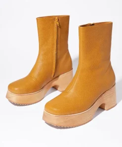 New Isla In Caramel Women Boots