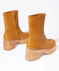 New Isla In Caramel Women Boots
